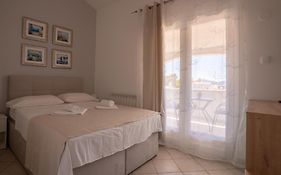 Apartments & Rooms Petra